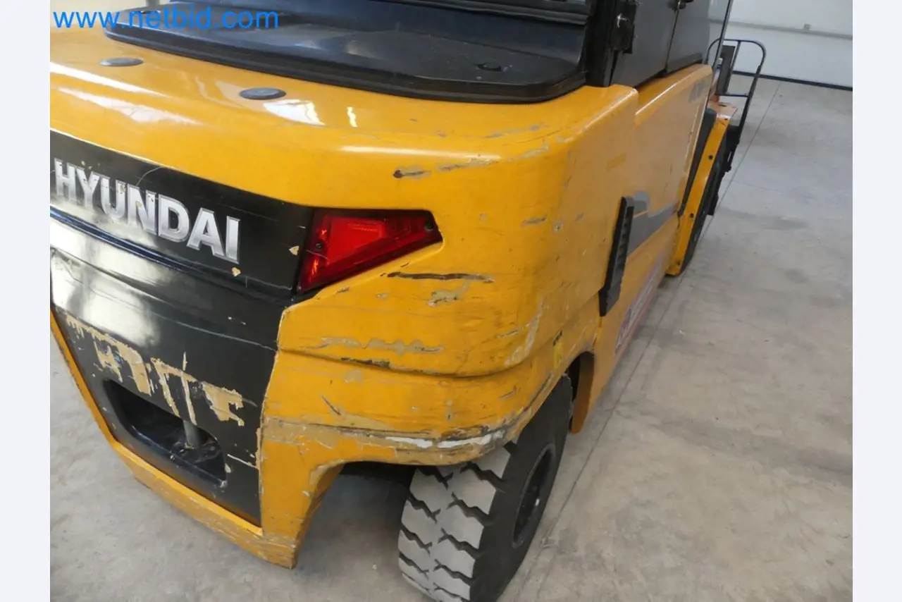 Hyundai 40B-9 electric front forklift truck with Still HFX 80V-170A charger-66