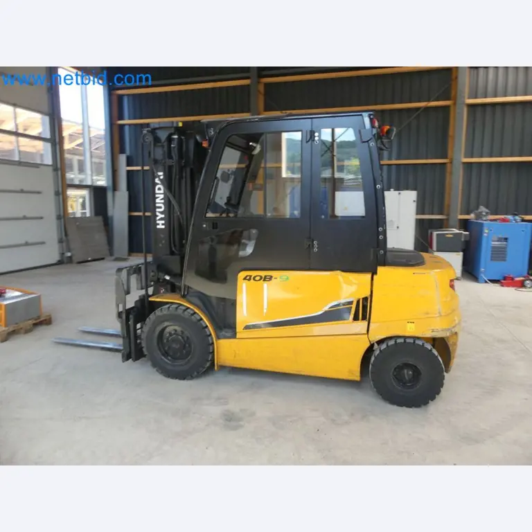 Hyundai 40B-9 electric front forklift truck with Still HFX 80V-170A charger-67