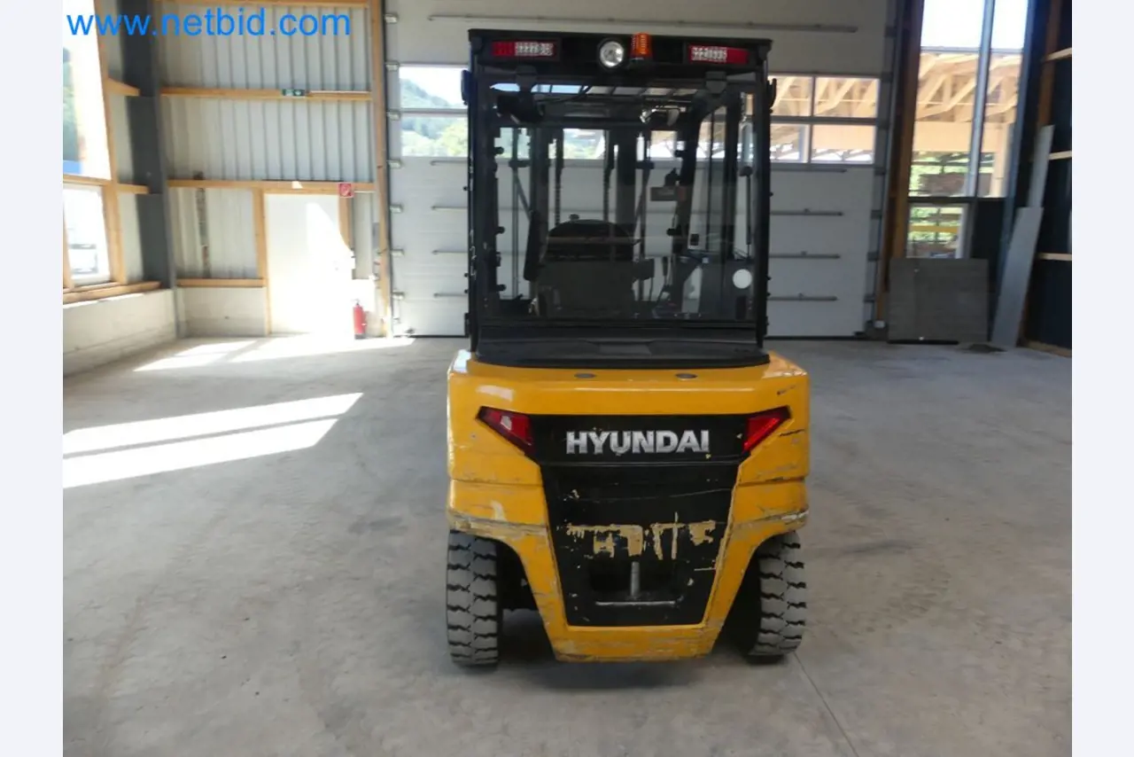 Hyundai 40B-9 electric front forklift truck with Still HFX 80V-170A charger-6