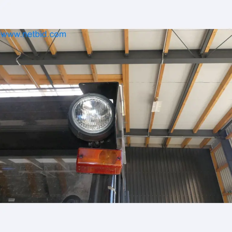 Hyundai 40B-9 electric front forklift truck with Still HFX 80V-170A charger-70