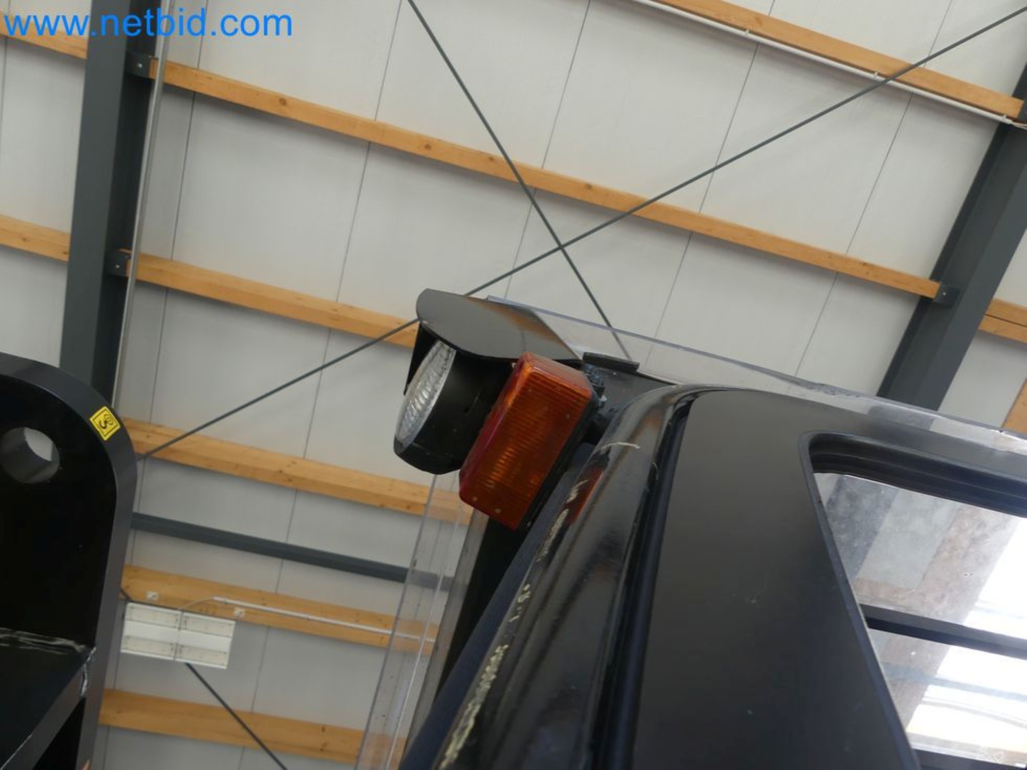 Hyundai 40B-9 electric front forklift truck with Still HFX 80V-170A charger-71