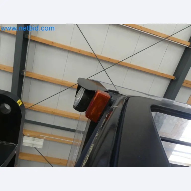 Hyundai 40B-9 electric front forklift truck with Still HFX 80V-170A charger-71