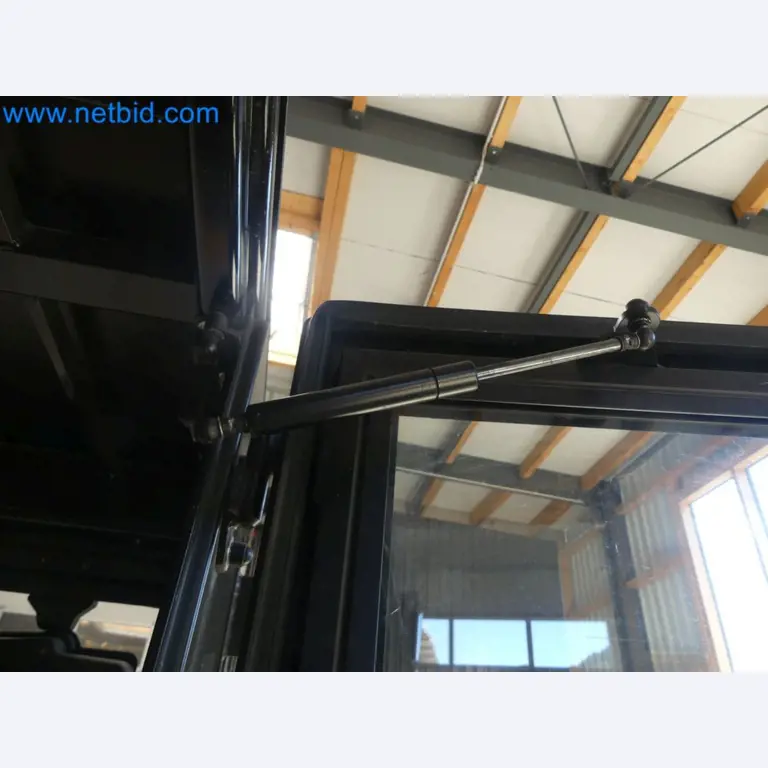 Hyundai 40B-9 electric front forklift truck with Still HFX 80V-170A charger-73