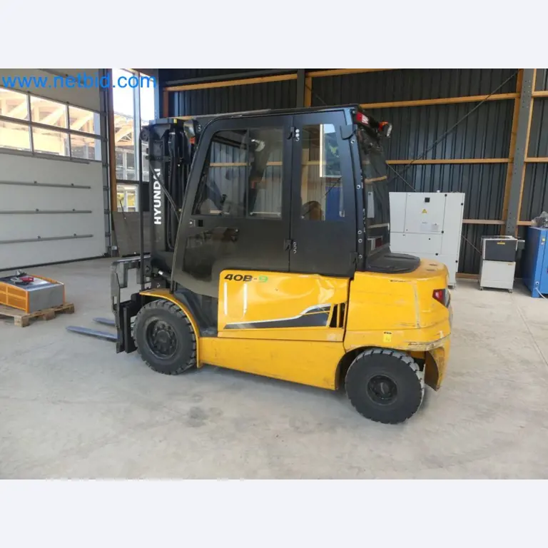 Hyundai 40B-9 electric front forklift truck with Still HFX 80V-170A charger-77