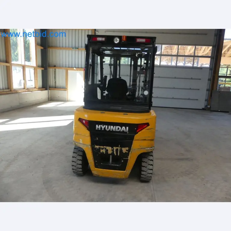 Hyundai 40B-9 electric front forklift truck with Still HFX 80V-170A charger-7