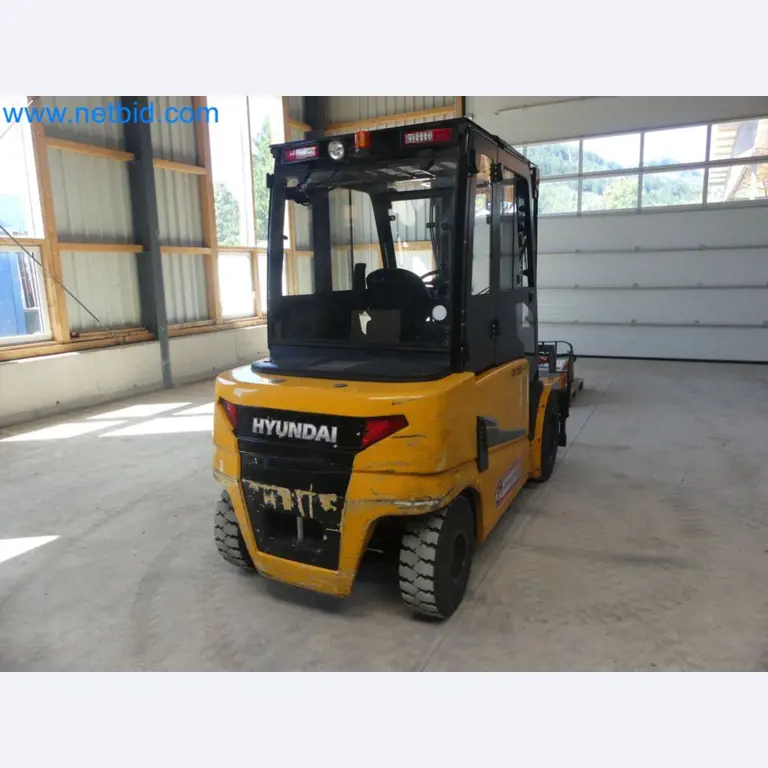 Hyundai 40B-9 electric front forklift truck with Still HFX 80V-170A charger-9