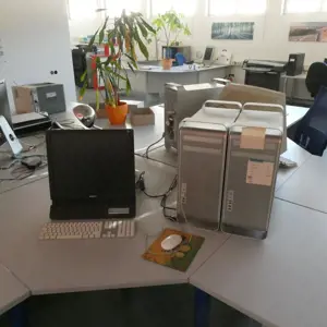 3 PCs Apple Powermac