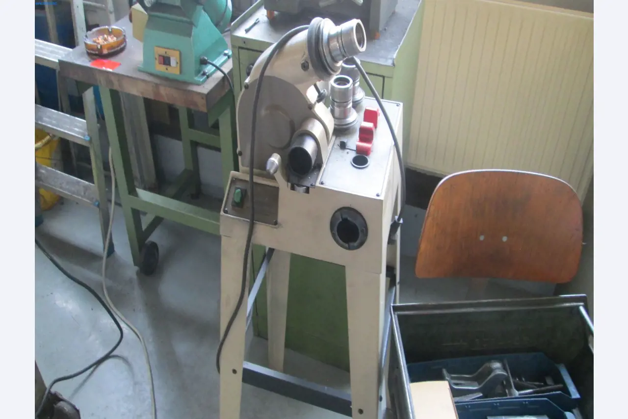 Maschinen für die Metallverarbeitung -9