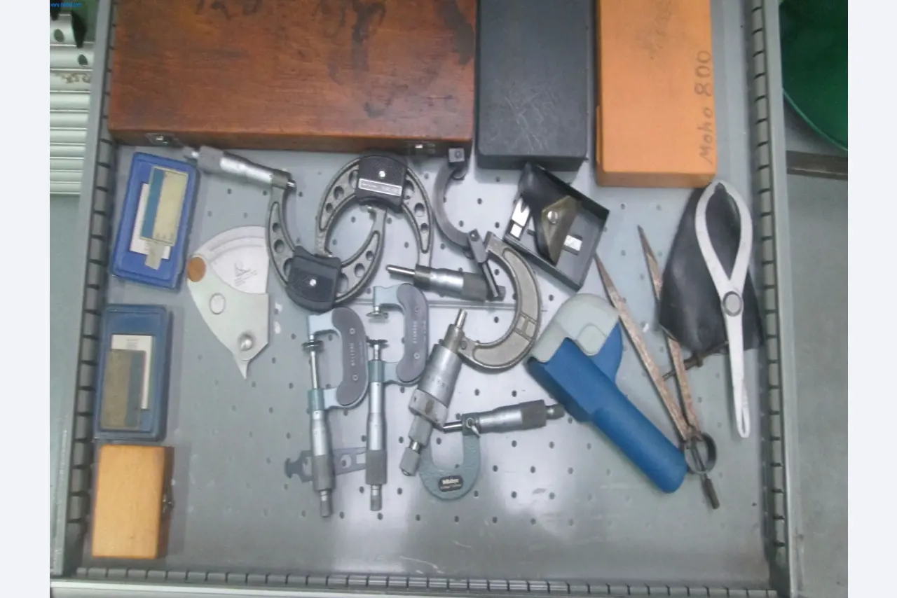 Maschinen für die Metallverarbeitung -8