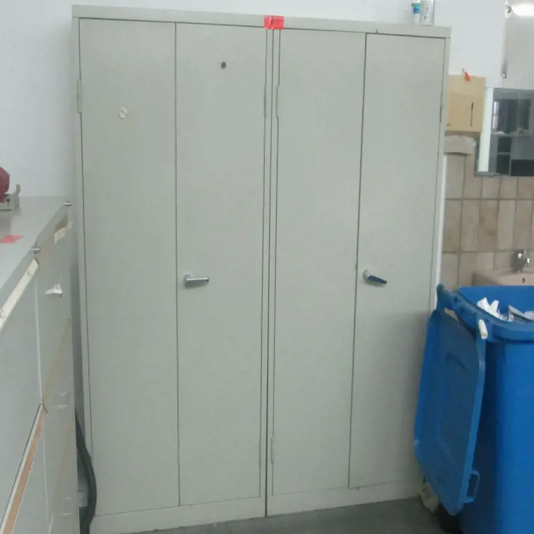 4 Plechové skříně