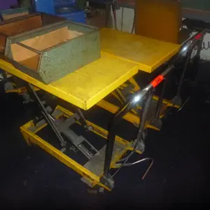 2 Scissor Lift Truck