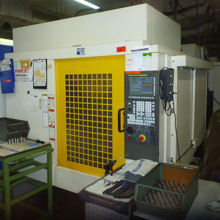 CNC Vertical Machining Center (C) Fanuc Robodrill Alfa-T21 iA5