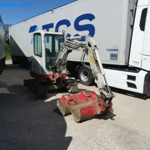 Mini-pelle TAKEUCHI TB 225 GI