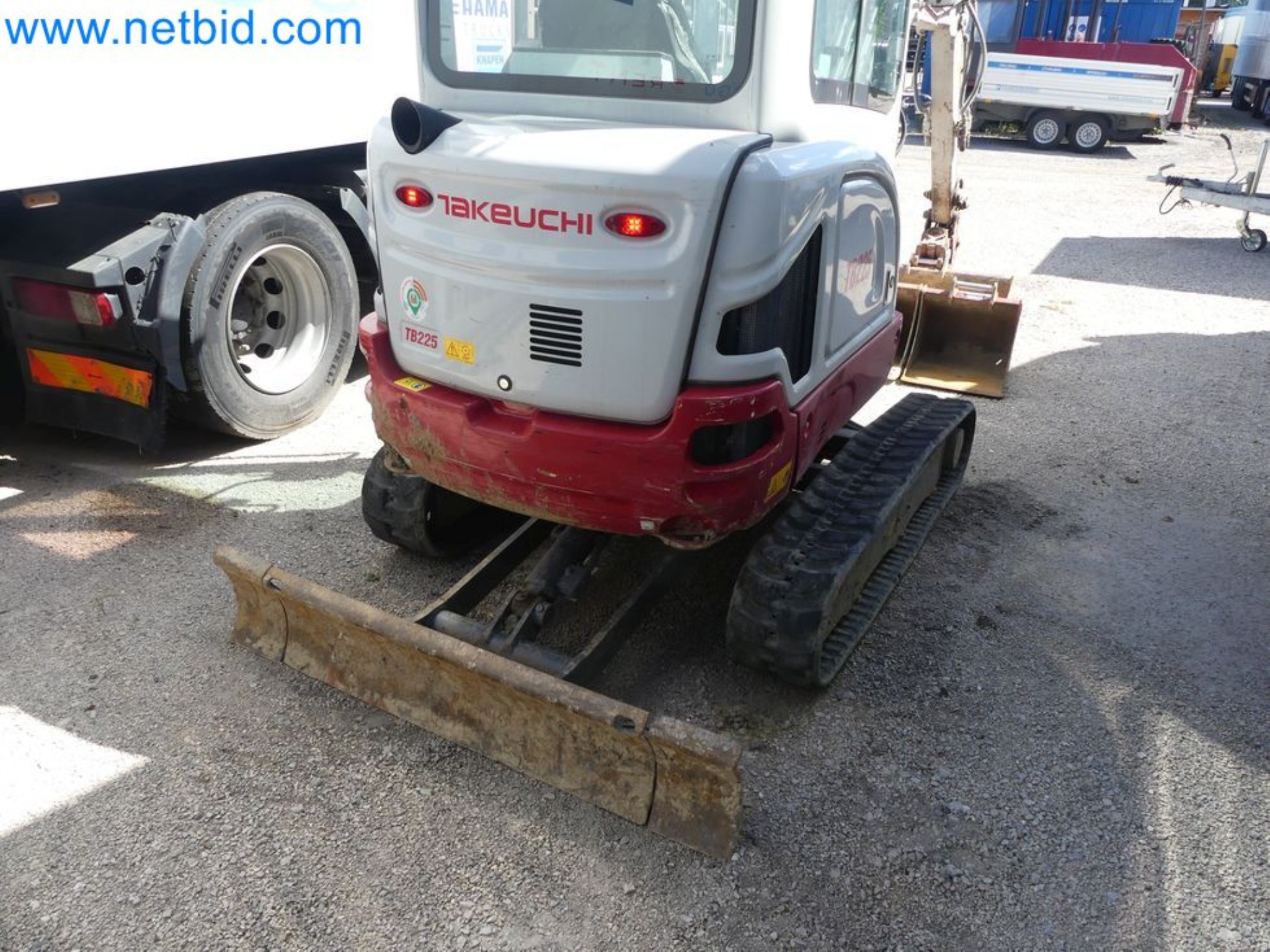 Minikoparka TAKEUCHI TB 225 GI-11