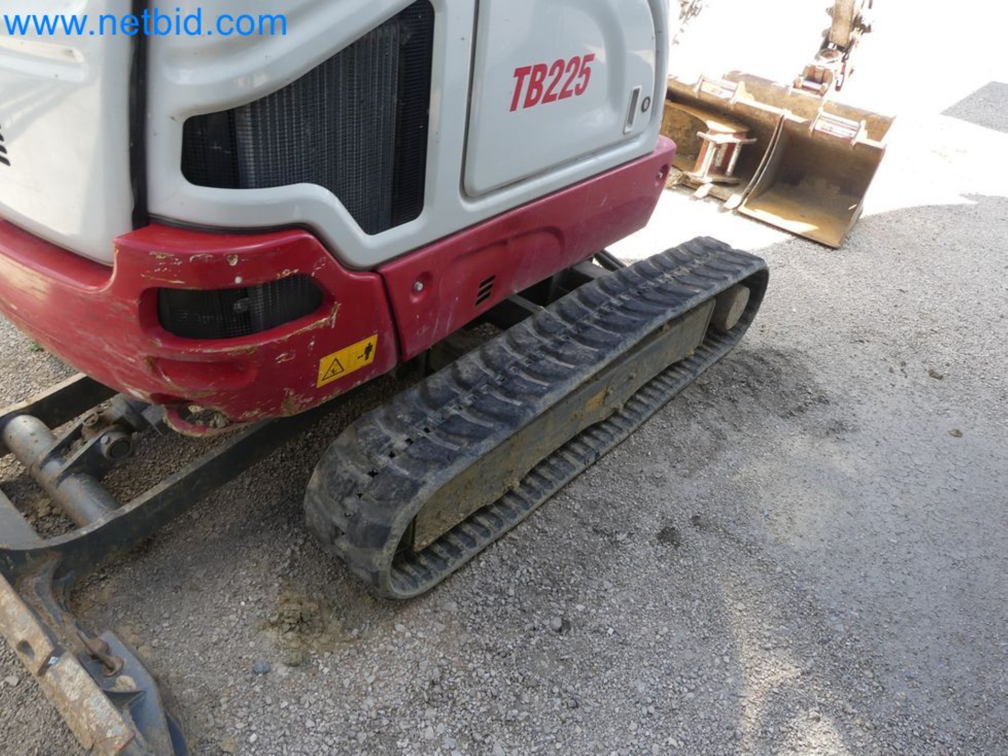 Minikoparka TAKEUCHI TB 225 GI-14