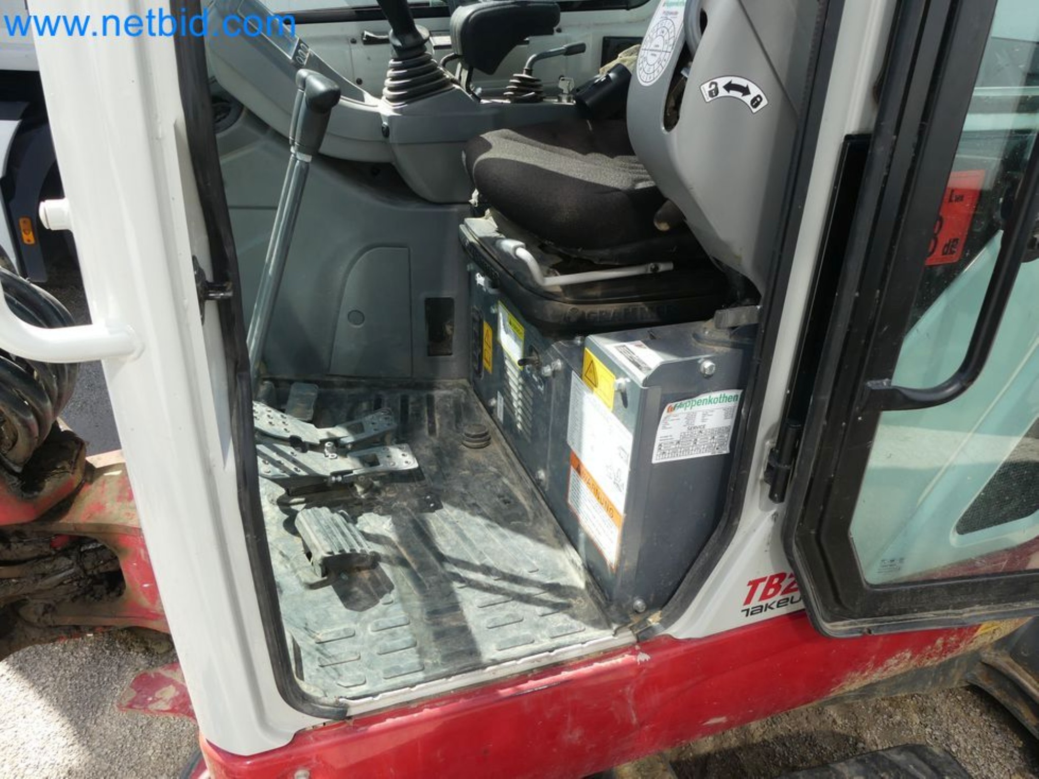 Minikoparka TAKEUCHI TB 225 GI-25