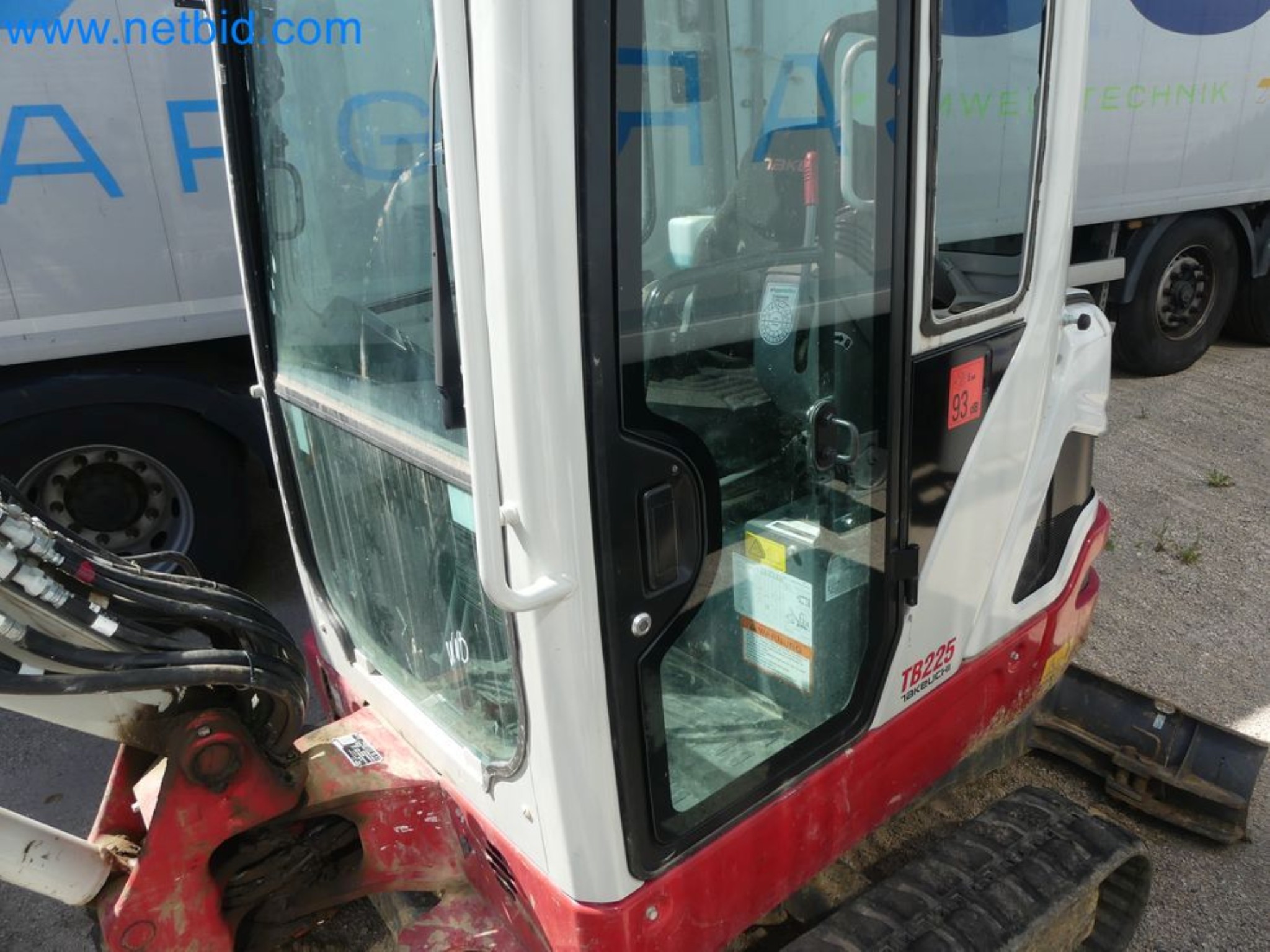 Minikoparka TAKEUCHI TB 225 GI-3