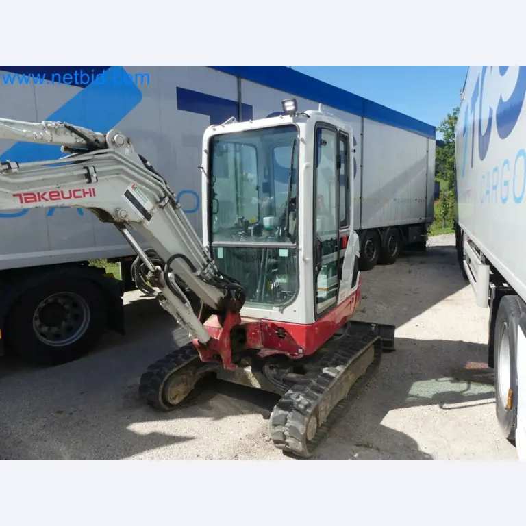Miniexcavadora TAKEUCHI TB 225 GI-56