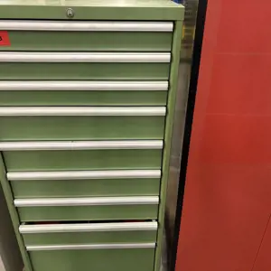 Schrank mit Inhalt SANDVIK