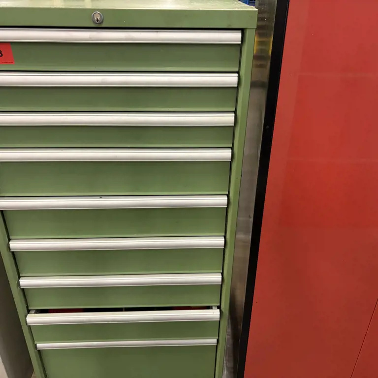 Schrank mit Inhalt SANDVIK