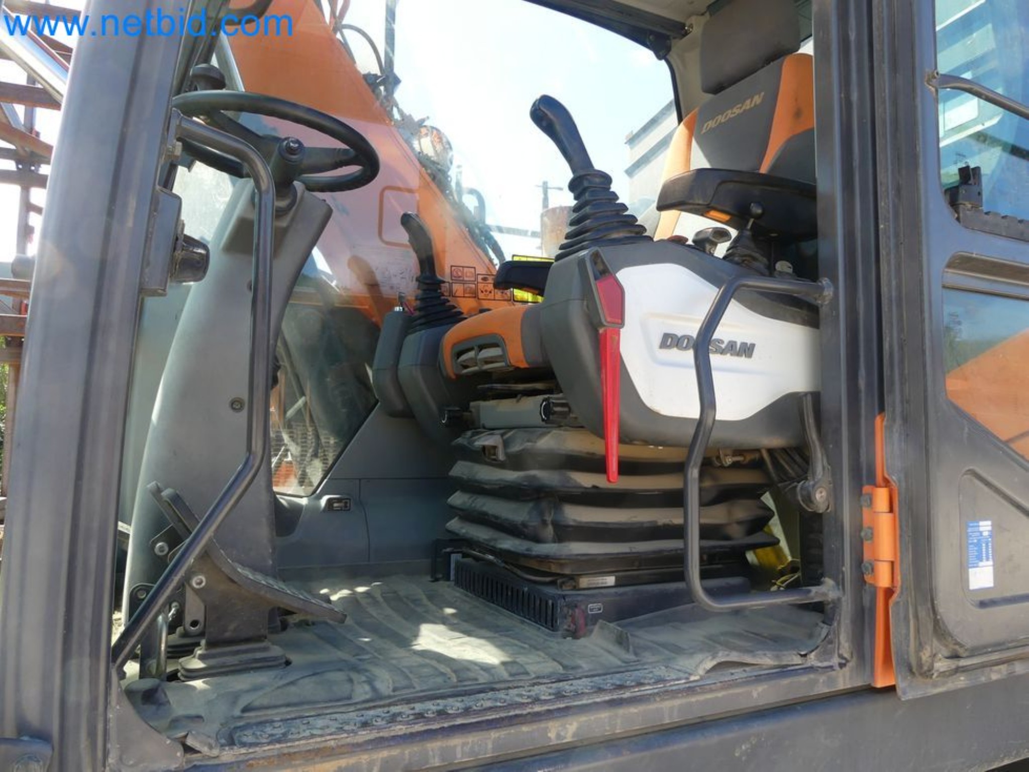 Koparka mobilna DOOSAN DX165W-35