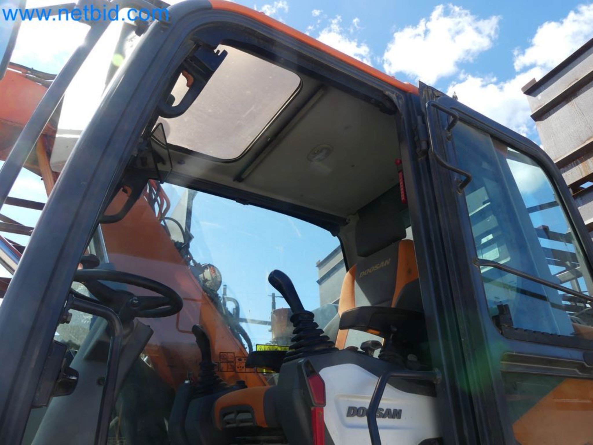 Koparka mobilna DOOSAN DX165W-36