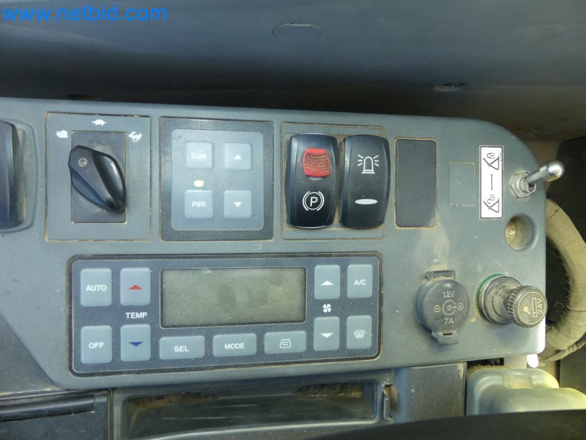 Koparka mobilna DOOSAN DX165W-42