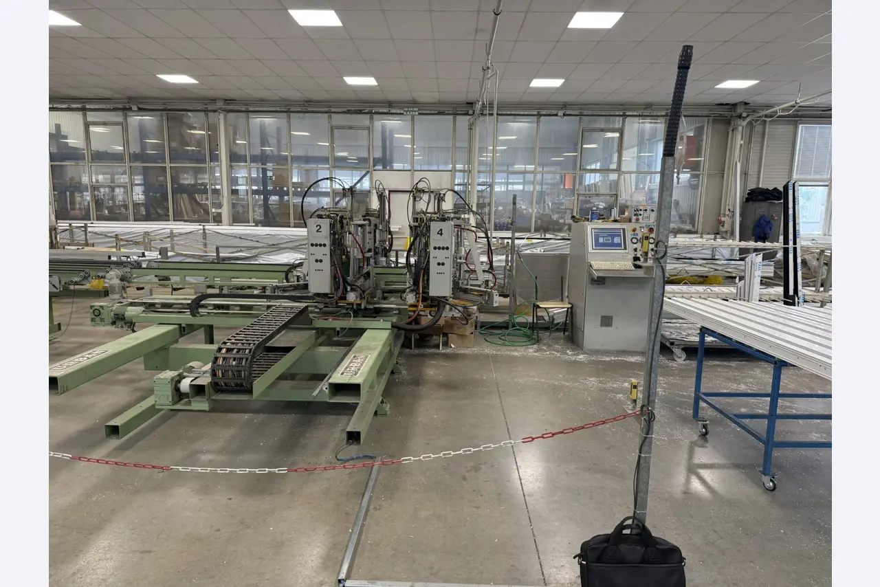 Máquinas para la fabricación de ventanas de plástico-1