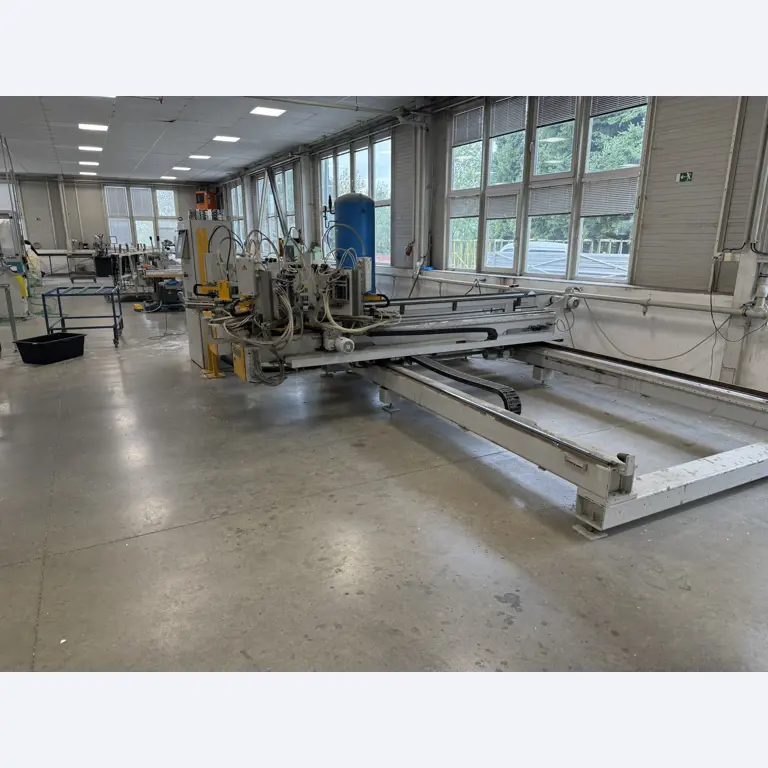 Maschinen zur Herstellung von Kunststofffenstern-2