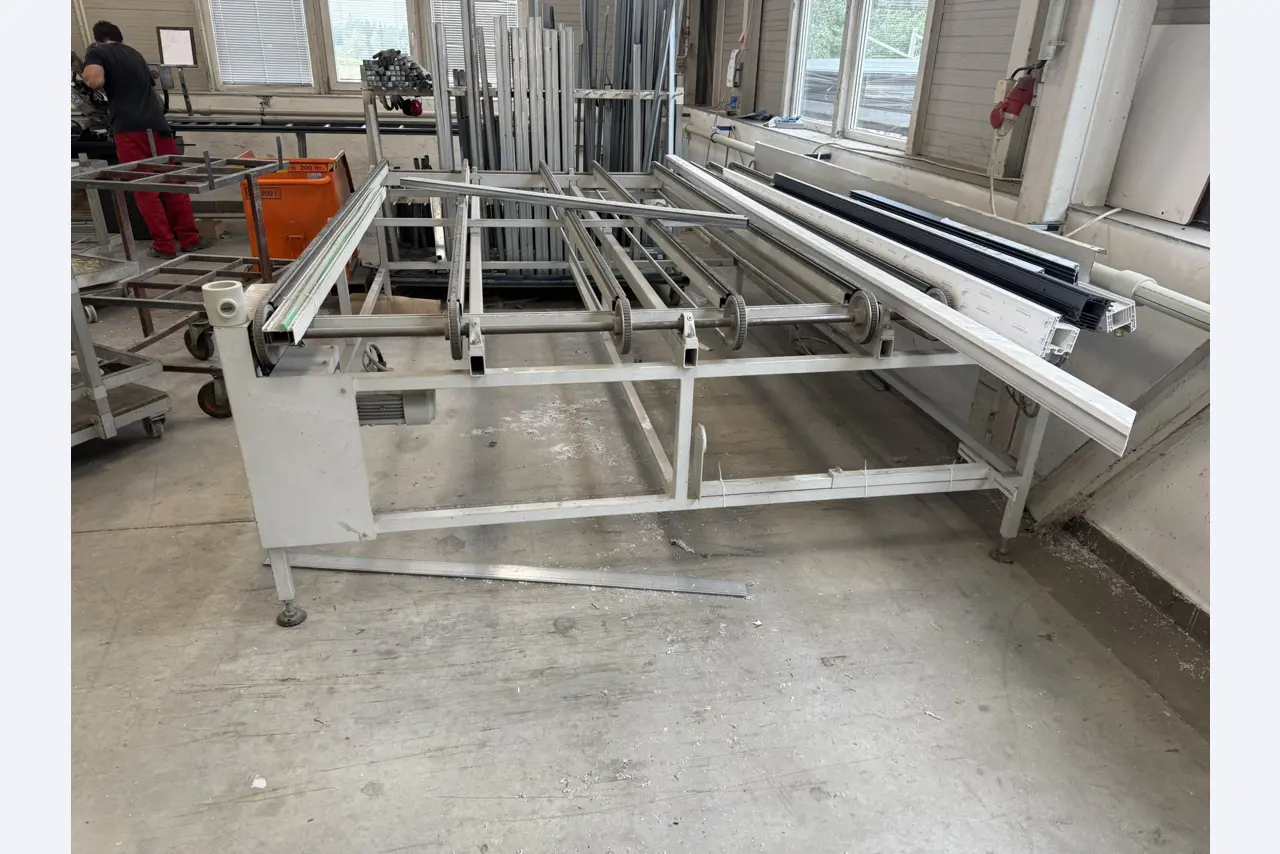 Maschinen zur Herstellung von Kunststofffenstern-4