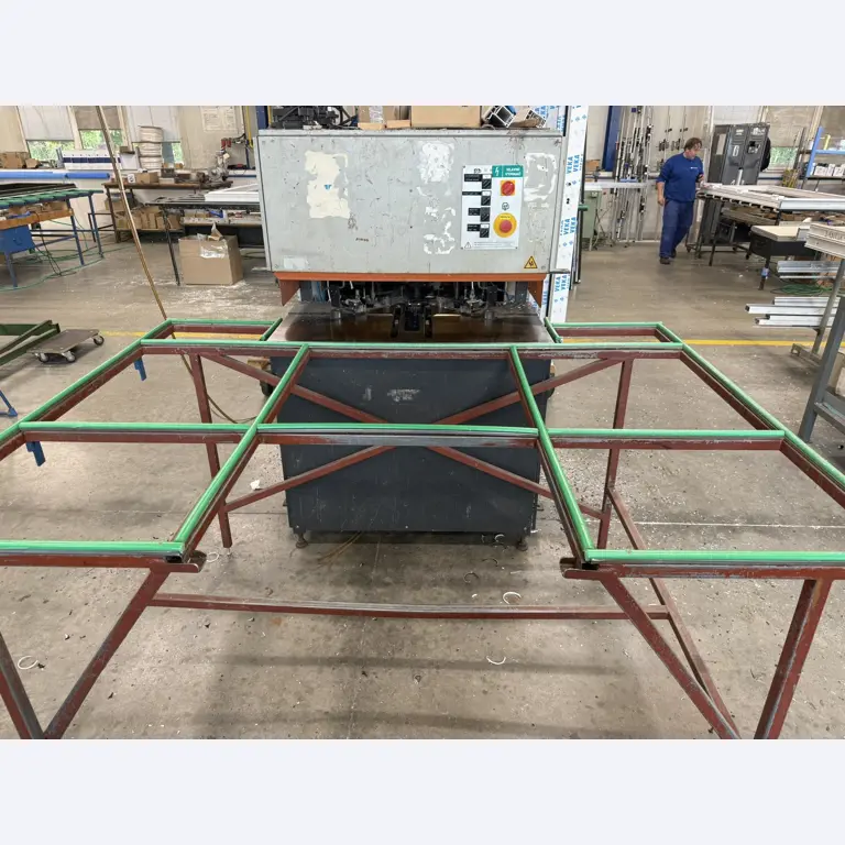 Máquinas para la fabricación de ventanas de plástico-1