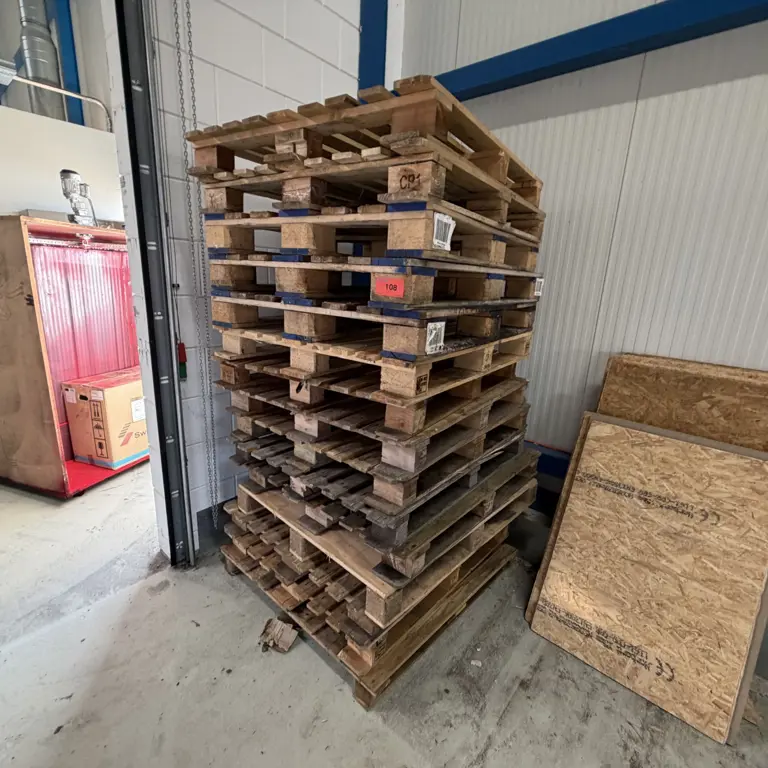 12 Disposable pallets