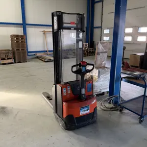 Electric pallet truck BT Staxio SWE120