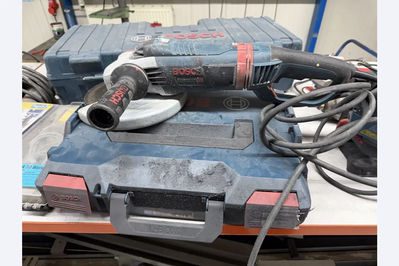 Operating equipment of a technical flocking company-2