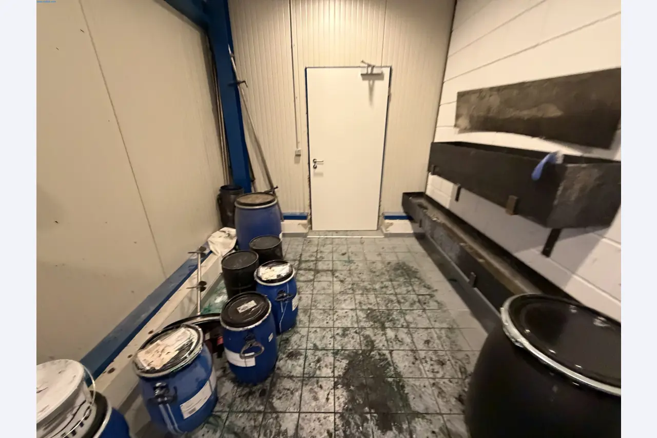 Operating equipment of a technical flocking company-4