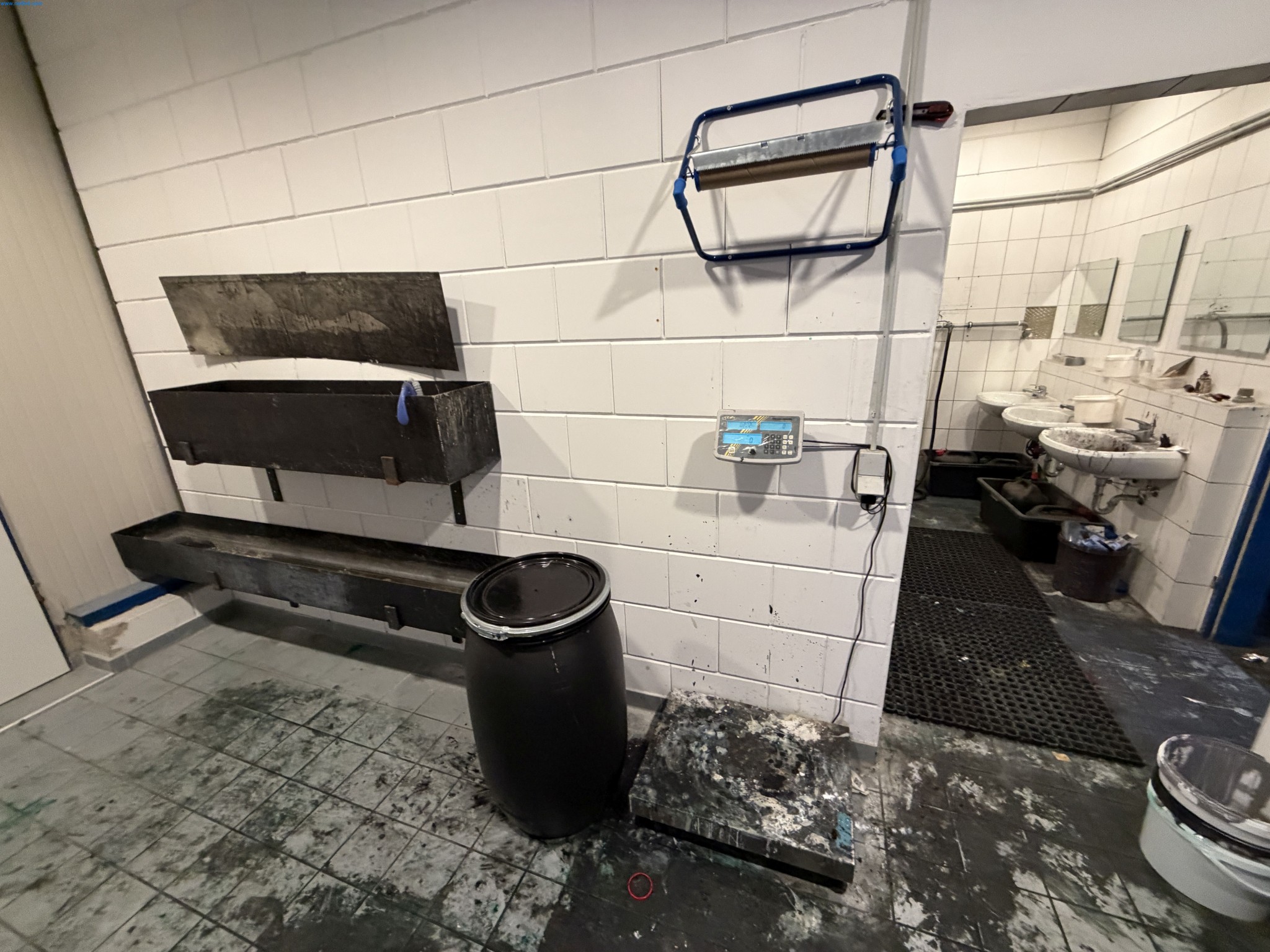 Operating equipment of a technical flocking company-5