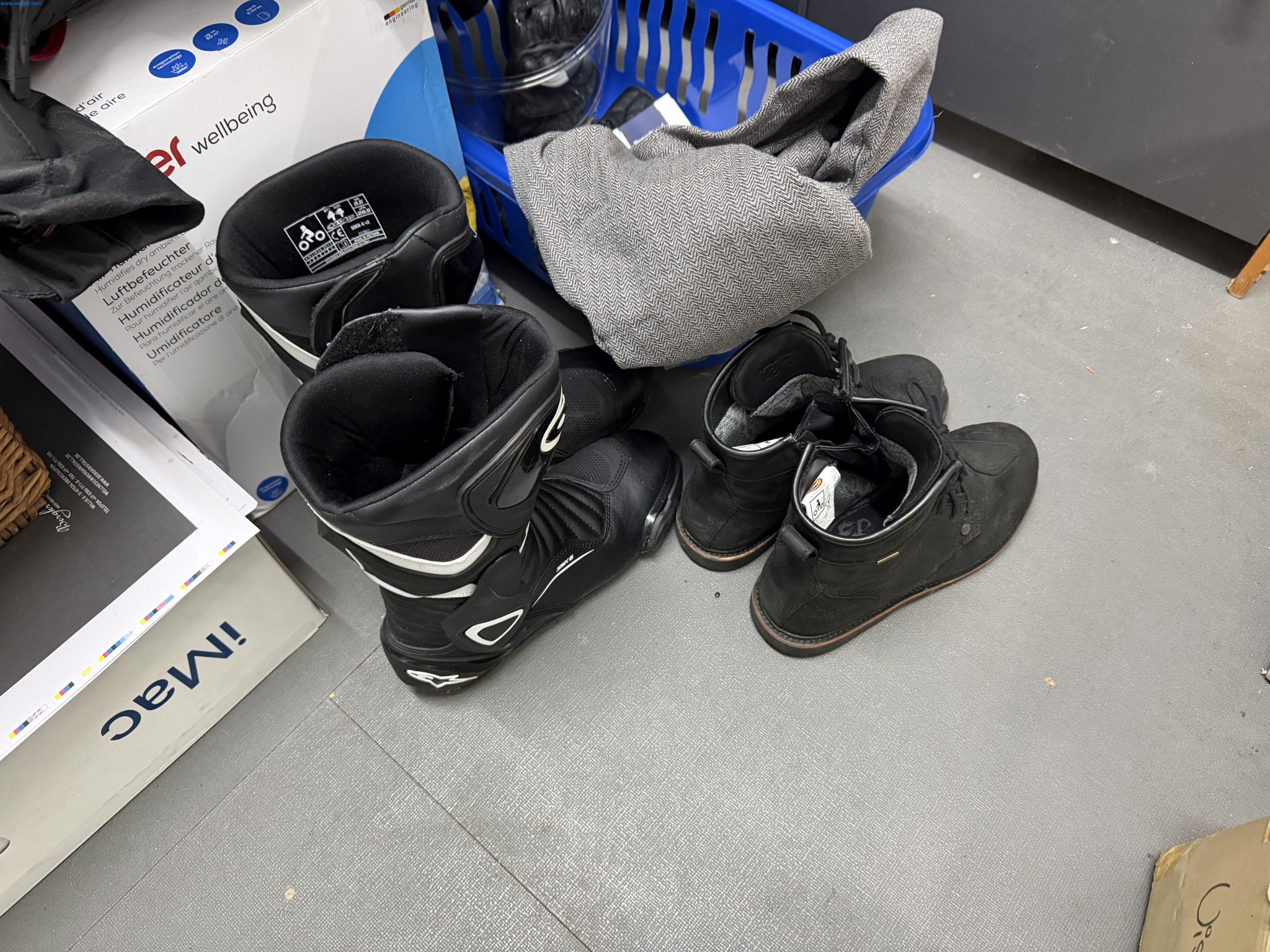 Operating equipment of a technical flocking company-4