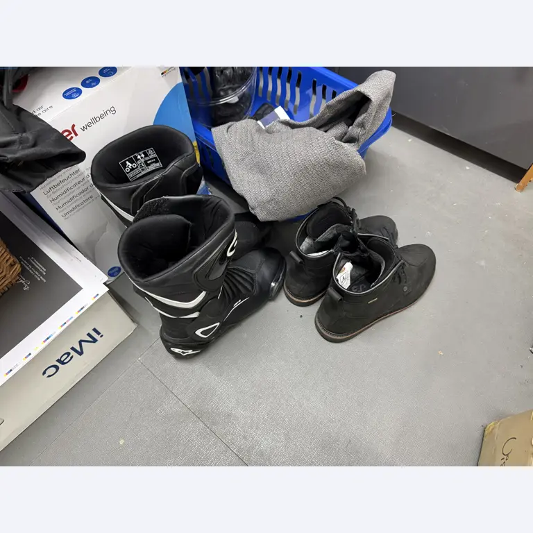 Operating equipment of a technical flocking company-4