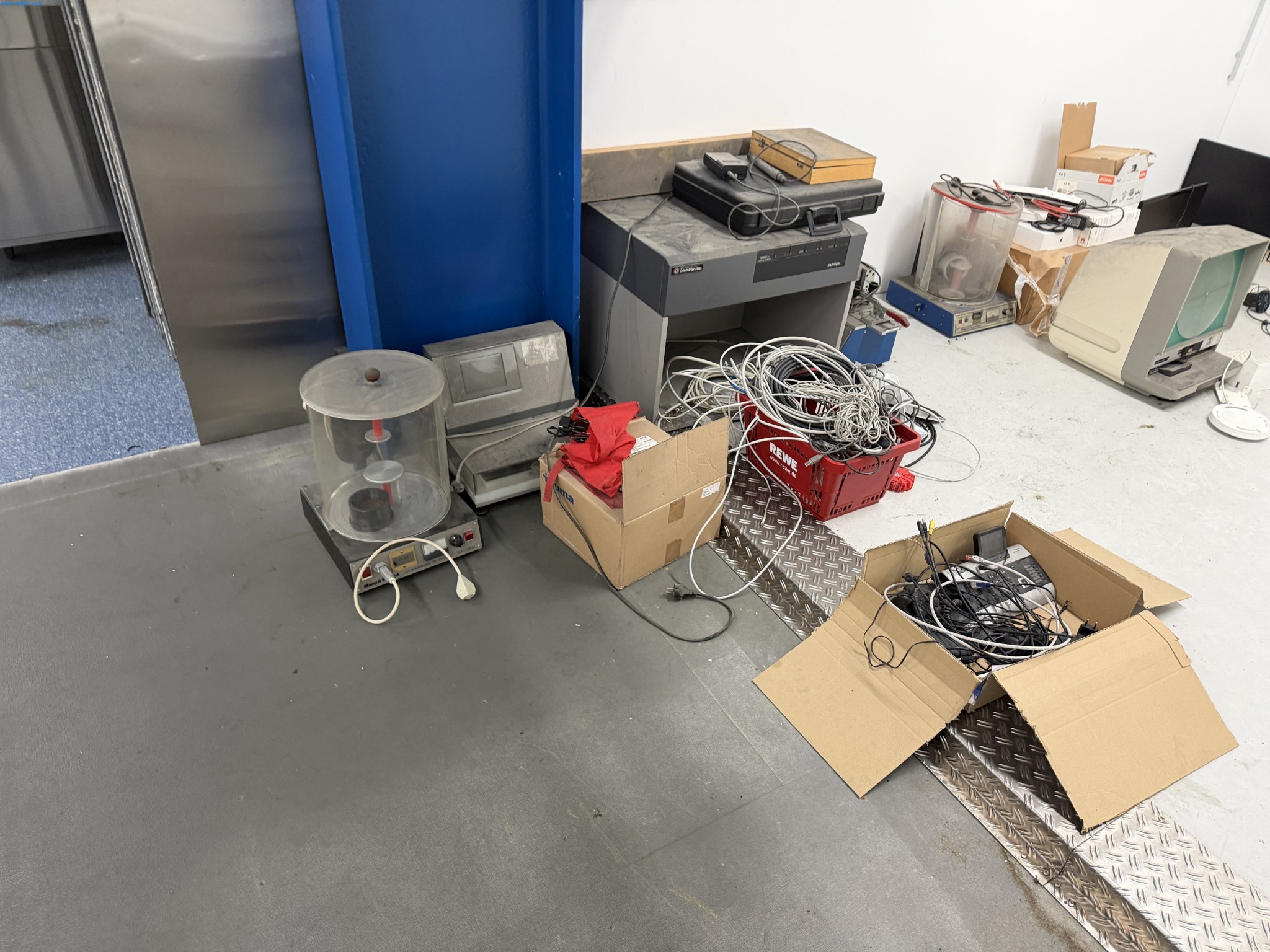 Operating equipment of a technical flocking company-5