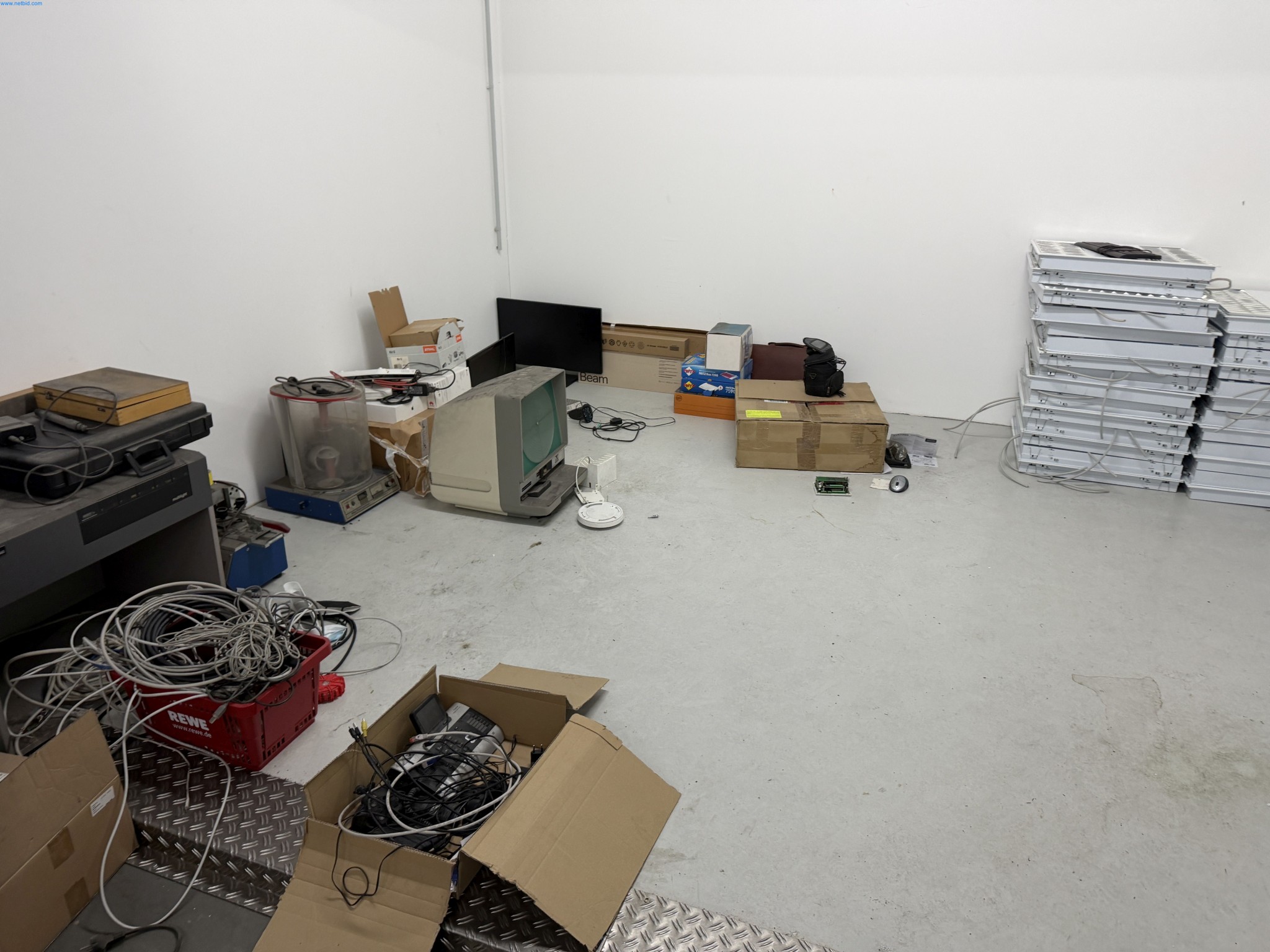 Operating equipment of a technical flocking company-6