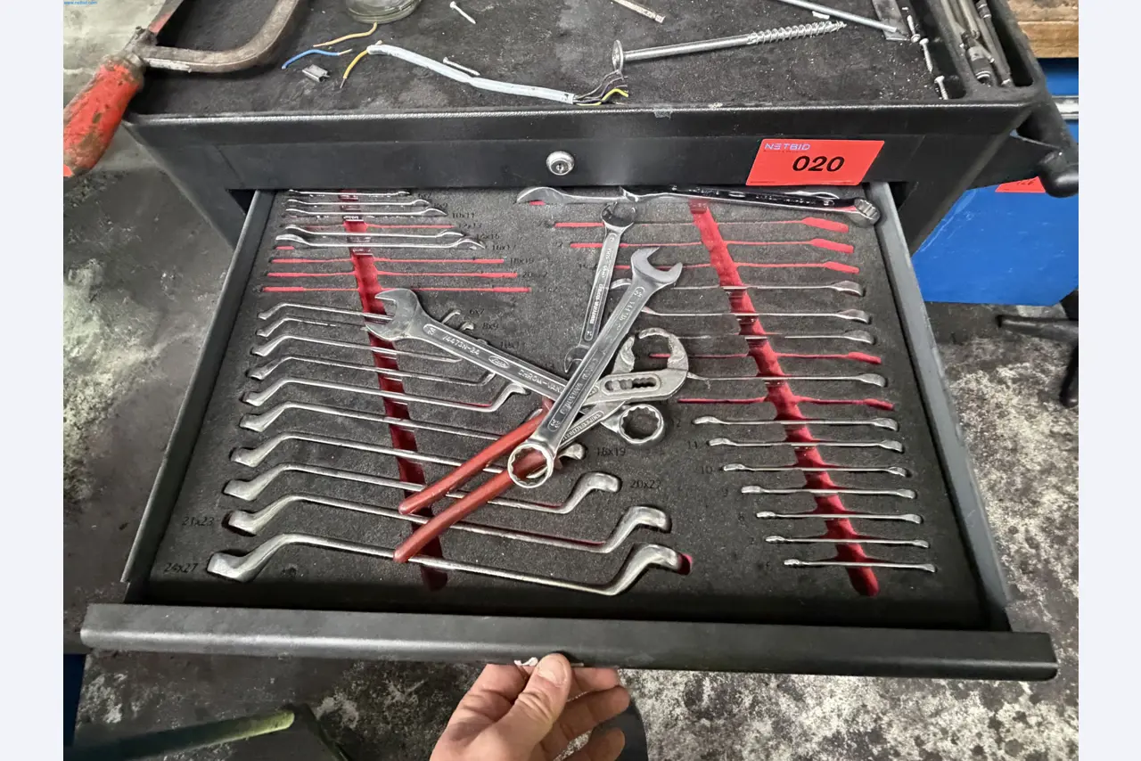 Operating equipment of a technical flocking company-3