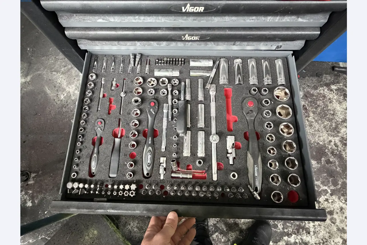 Operating equipment of a technical flocking company-5