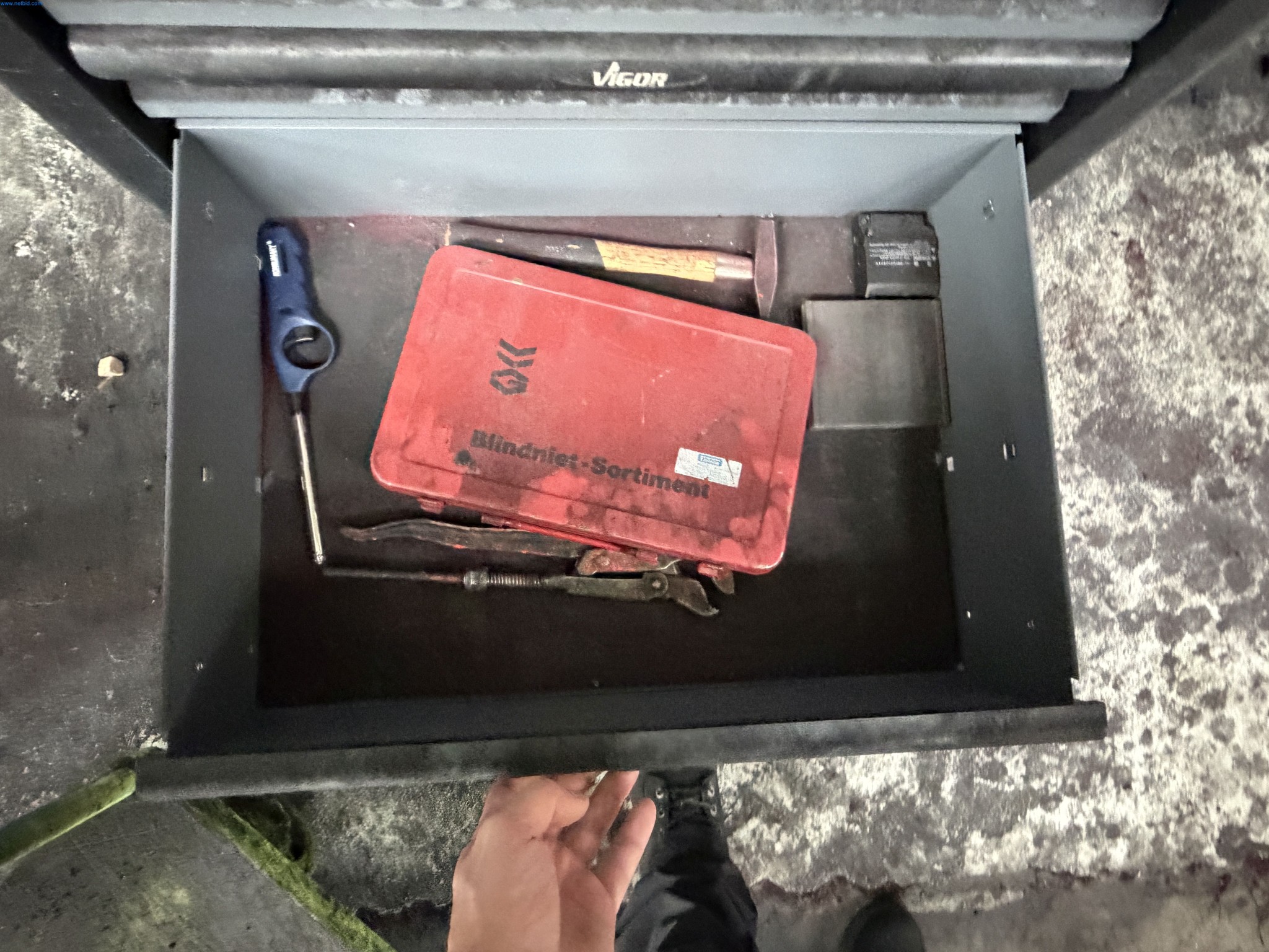 Operating equipment of a technical flocking company-8