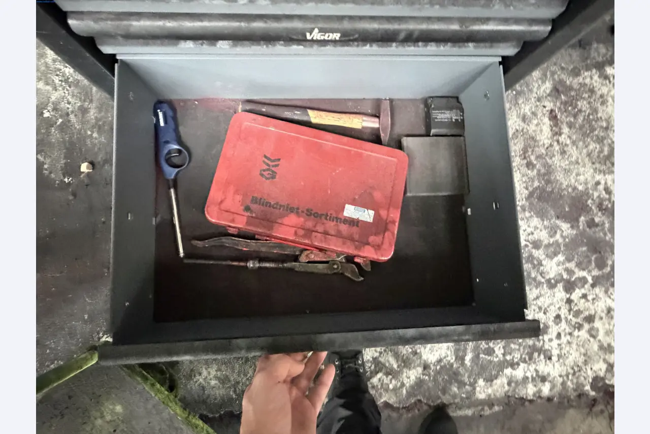 Operating equipment of a technical flocking company-8