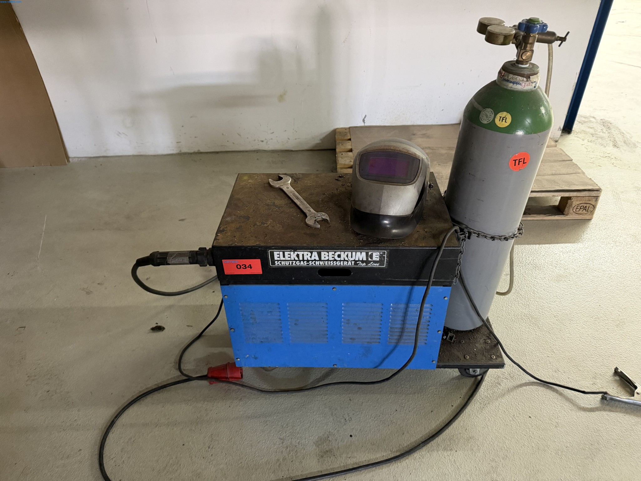 Operating equipment of a technical flocking company-1