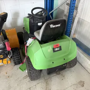 Riding lawn mower Viking T4