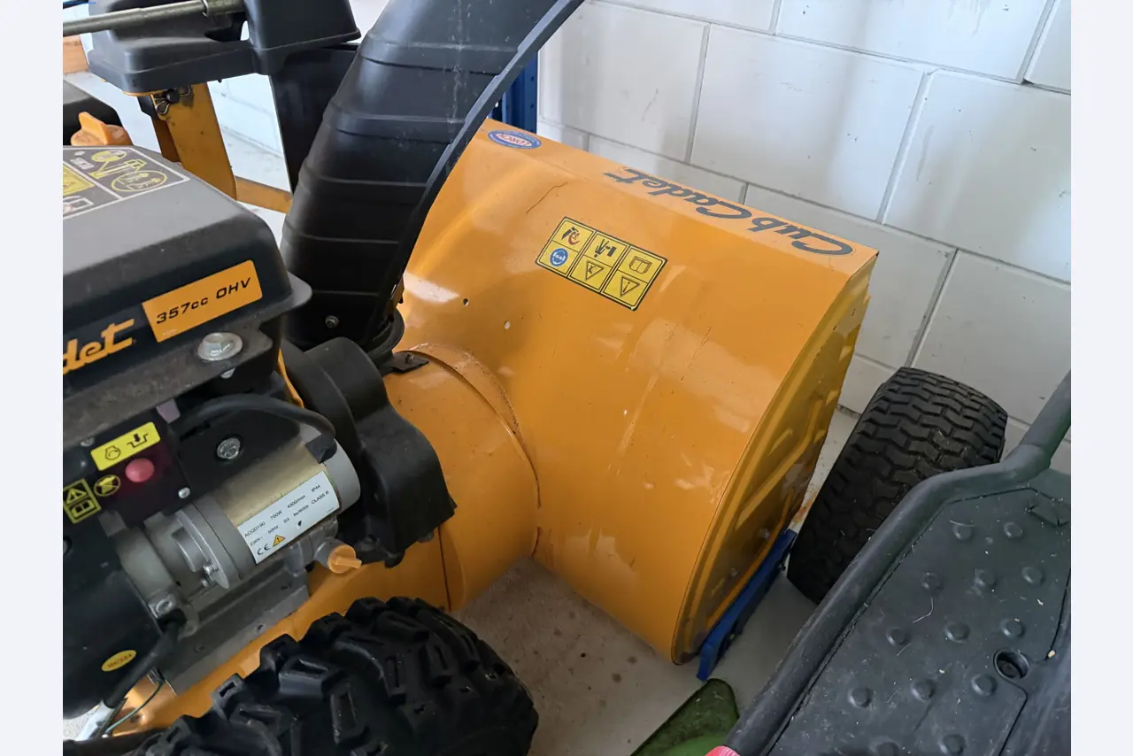 Operating equipment of a technical flocking company-2