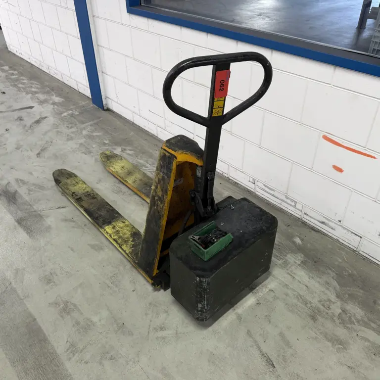 Electric pallet truck