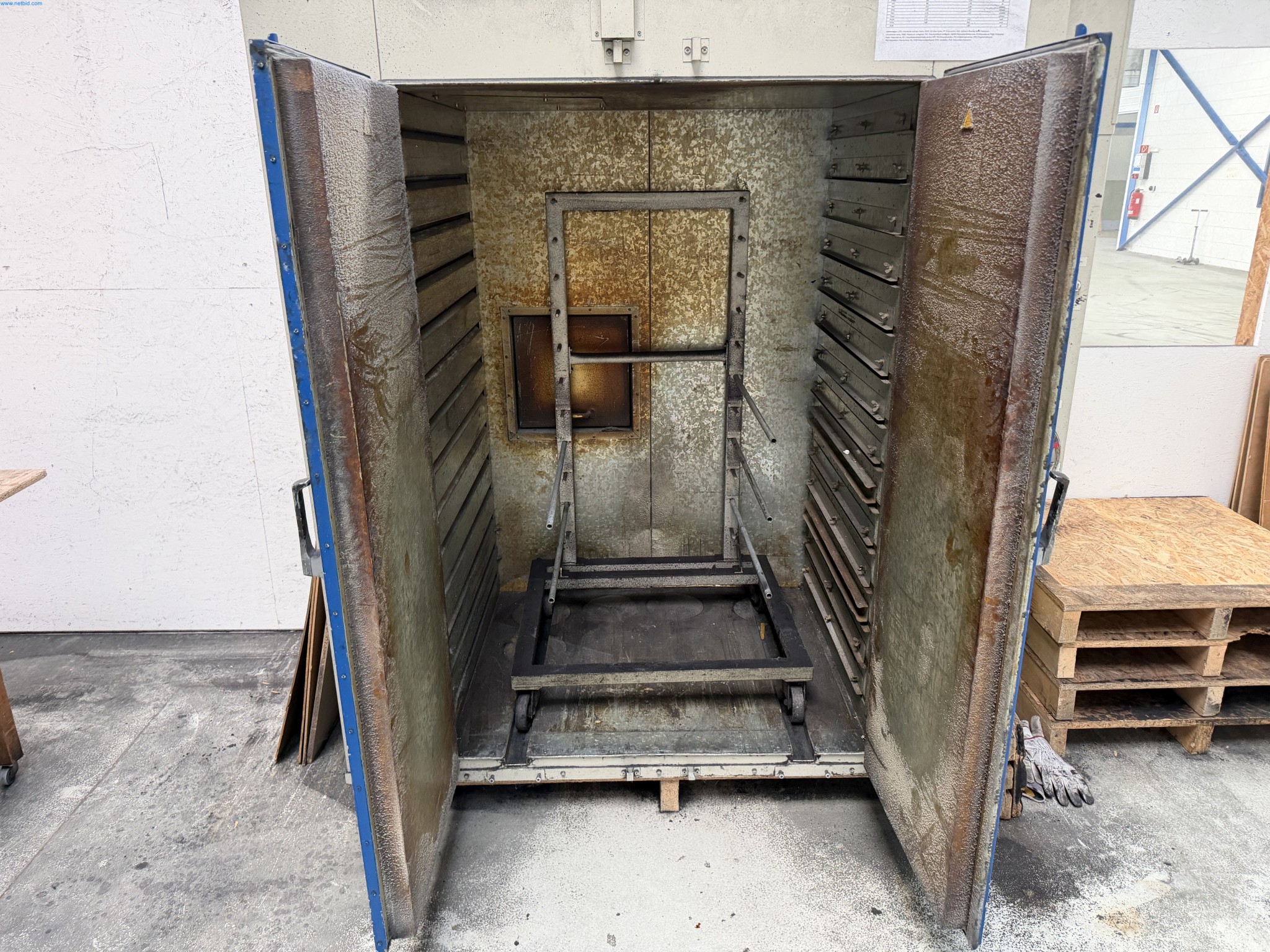 Operating equipment of a technical flocking company-3