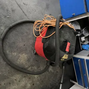 Industrial vacuum cleaner